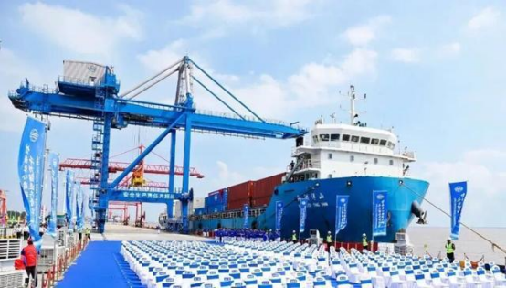 新箱交付更快！中遠(yuǎn)海運打造“啟東－寧波”集裝箱直達(dá)航線