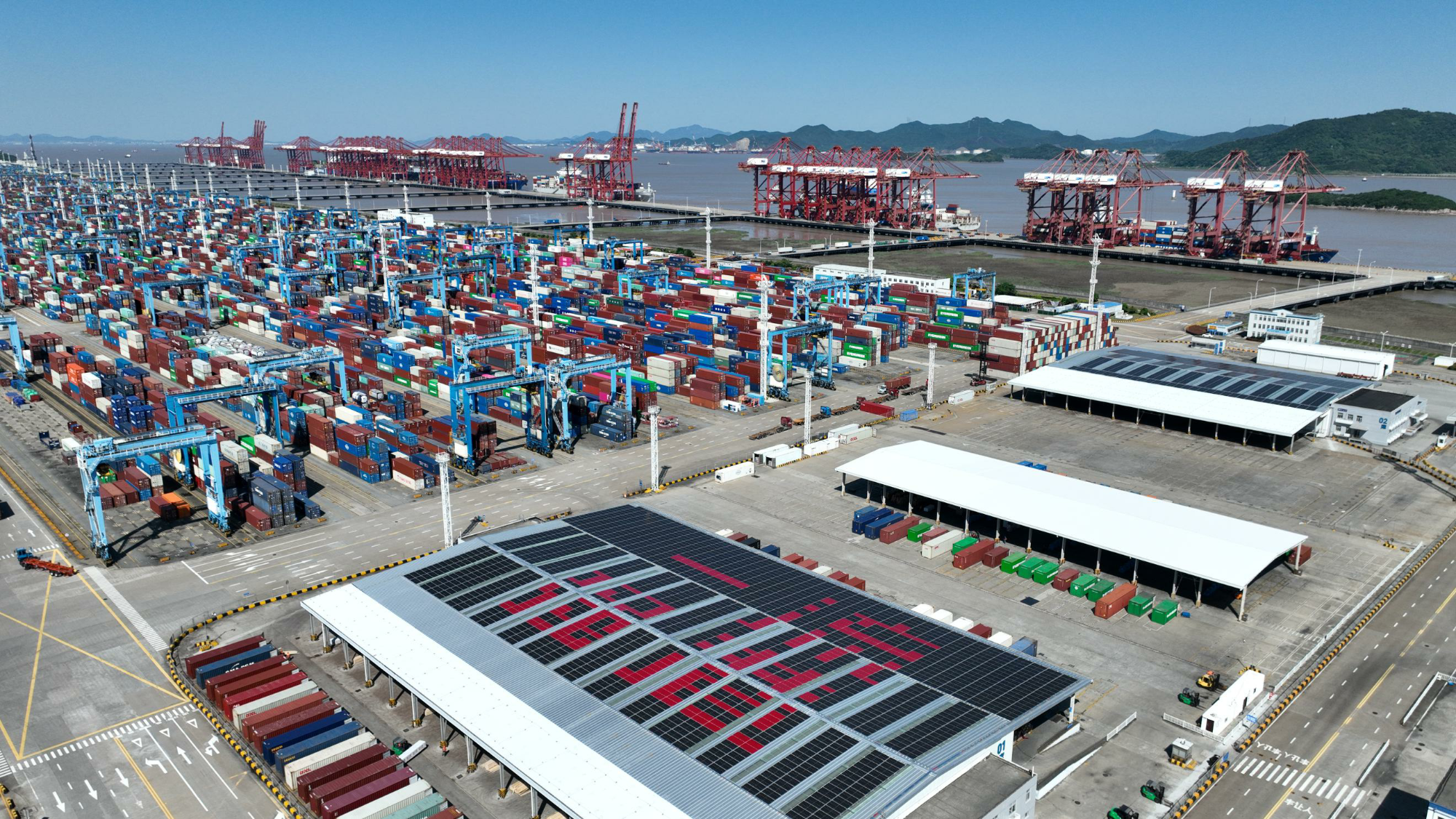 寧波舟山港2025年集裝箱吞吐量突破3000萬標(biāo)箱，創(chuàng)歷史新高