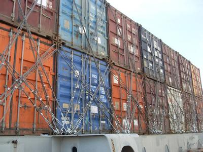 22層樓高的海運集裝箱船風浪中屹立不倒是什么原因？